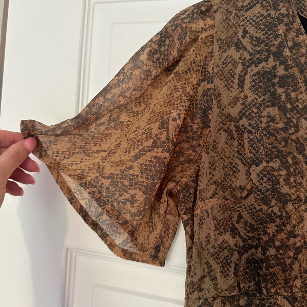 Abercrombie & Fitch Snake Print Flutter Sleeve Bu… - image 5